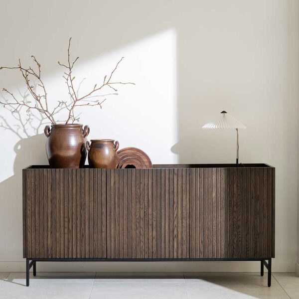 TopDesign Braunes Sideboard in modernem Design Vierfußgestell aus Metall