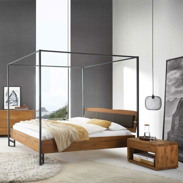 TopDesign Industrial Himmelbett aus Wildeiche Massivholz geölt Metall