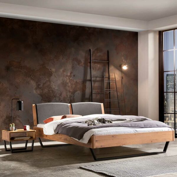 TopDesign Kufengestell Bett aus Wildeiche Massivholz Industry und Loft Stil